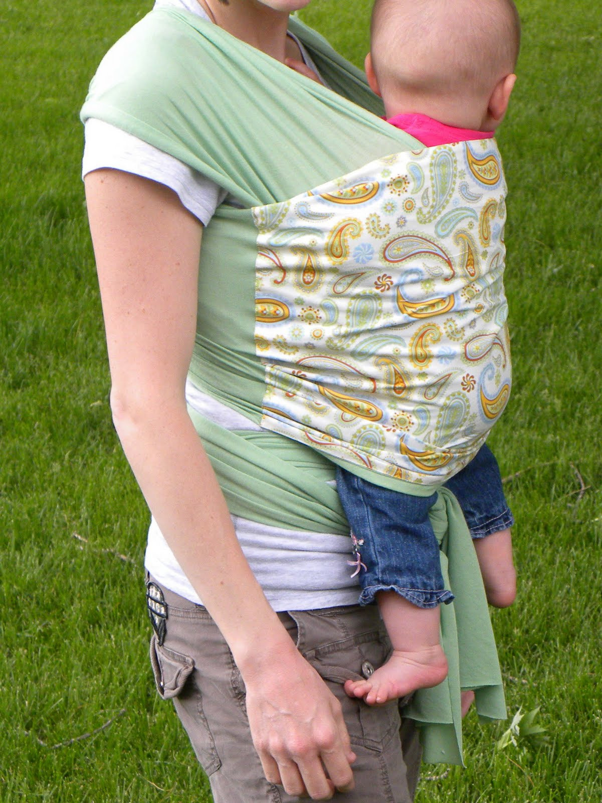 DIY Baby Sling Carrier
 25 Adorable & Easy to Make Baby Accessories