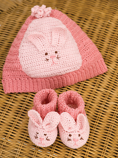 Free Gift For New Born Baby
 16 Beautiful Handmade Baby Gift Sets with Free Crochet