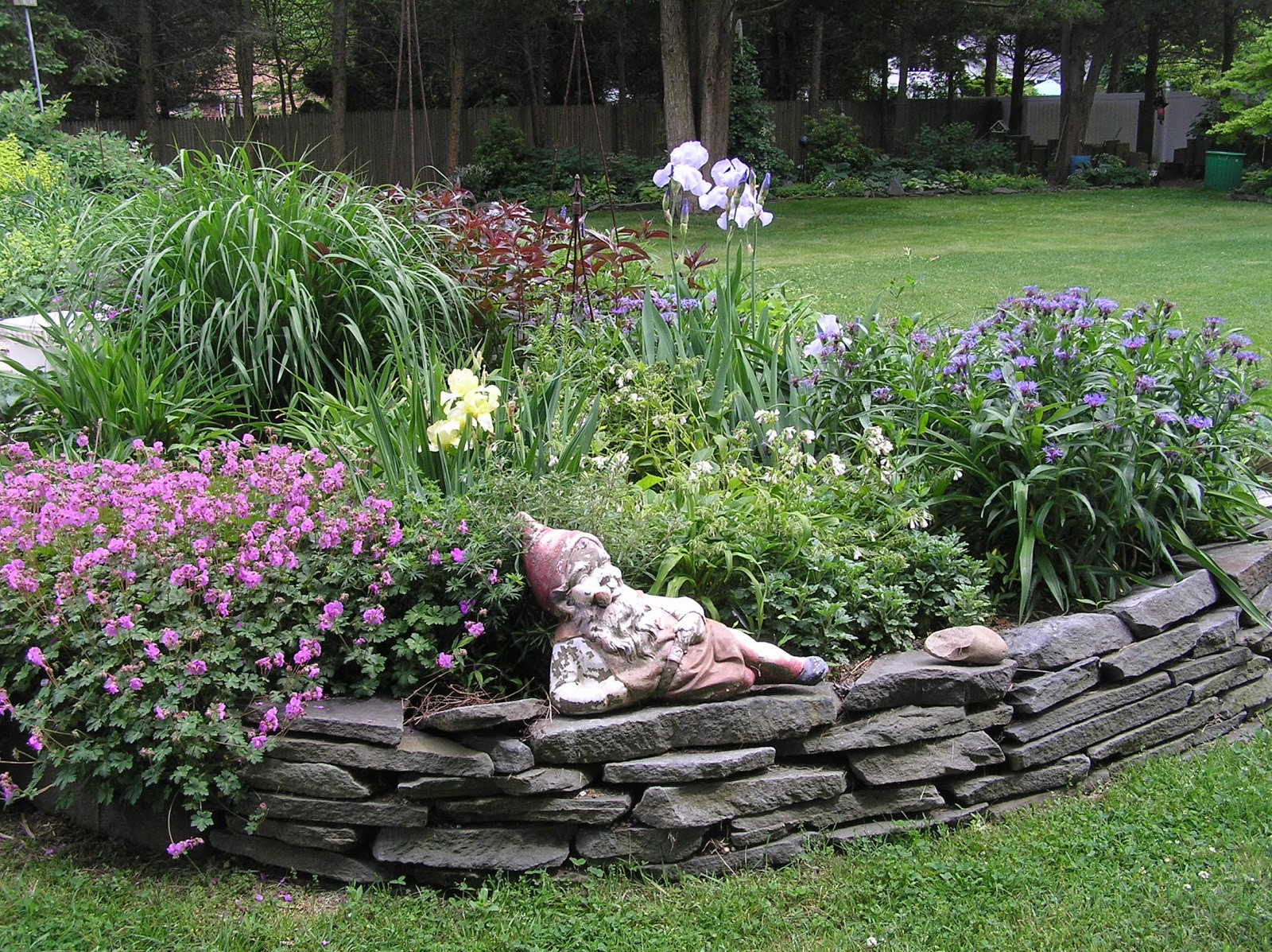 Landscape Edging Stones
 Old Country Gardens Raised beds & Edging materials