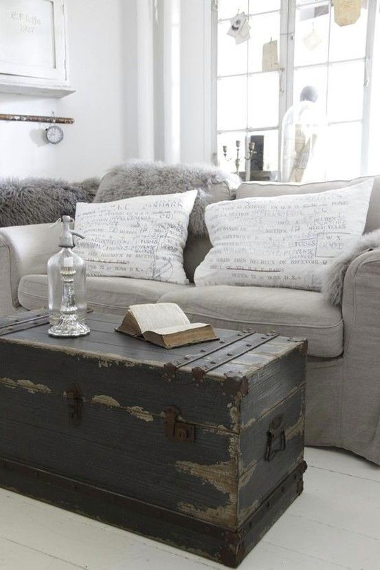 Living Room Chest Table
 28 Ways To Use Vintage Chests And Trunks In Home Decor