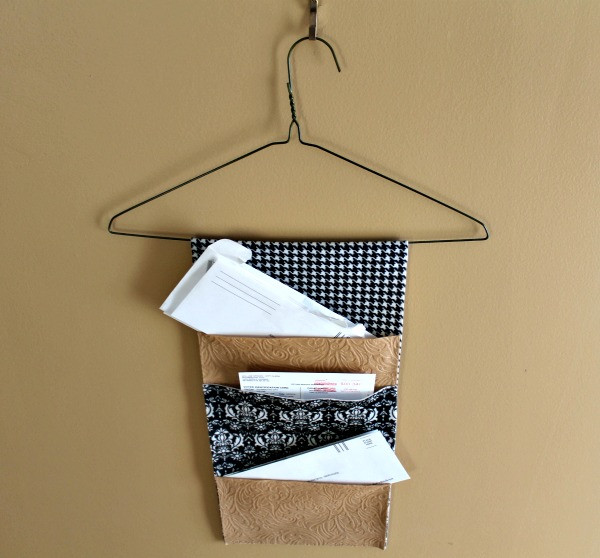 Mail Organizer DIY
 DIY Hanging Mail Organizer