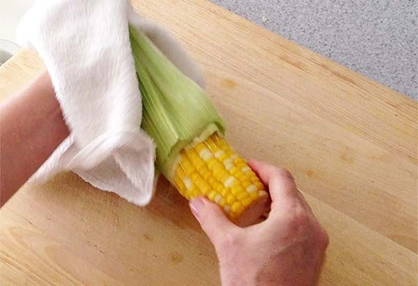 Microwave Corn On Cob
 Easiest Way to Microwave Corn on the Cob
