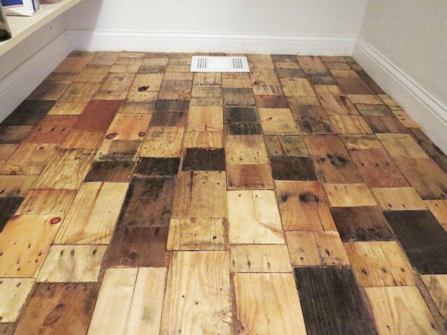 Pallet Wood Floor DIY
 An Easy DIY Free Pallet Wood Floor Redo Step 8 Tip Junkie