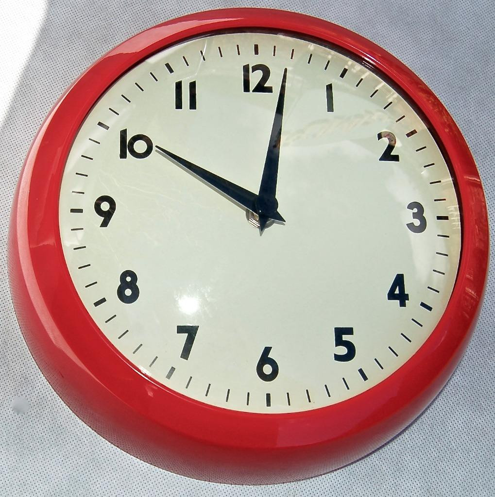 Retro Kitchen Wall Clock
 RETRO KITCHEN WALL CLOCK RED