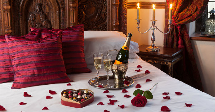 Romantic Bedroom Ideas For Valentines Day
 25 Romantic Valentines Bedroom Decorating Ideas