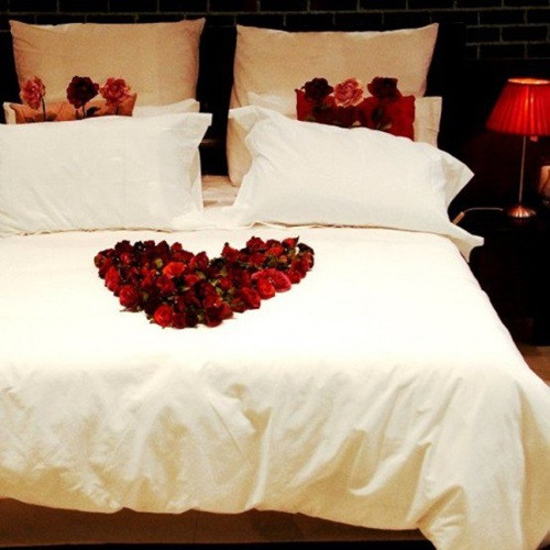 Romantic Bedroom Ideas For Valentines Day
 Romantic Ideas to Decorate Your Bedroom for Valentine s