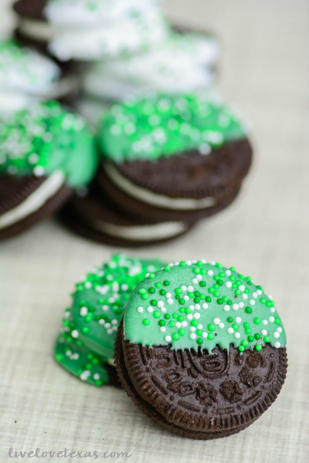 St Patrick'S Day Desserts Recipes Easy
 Easy St Patrick s Day Recipe Chocolate Dipped Oreos