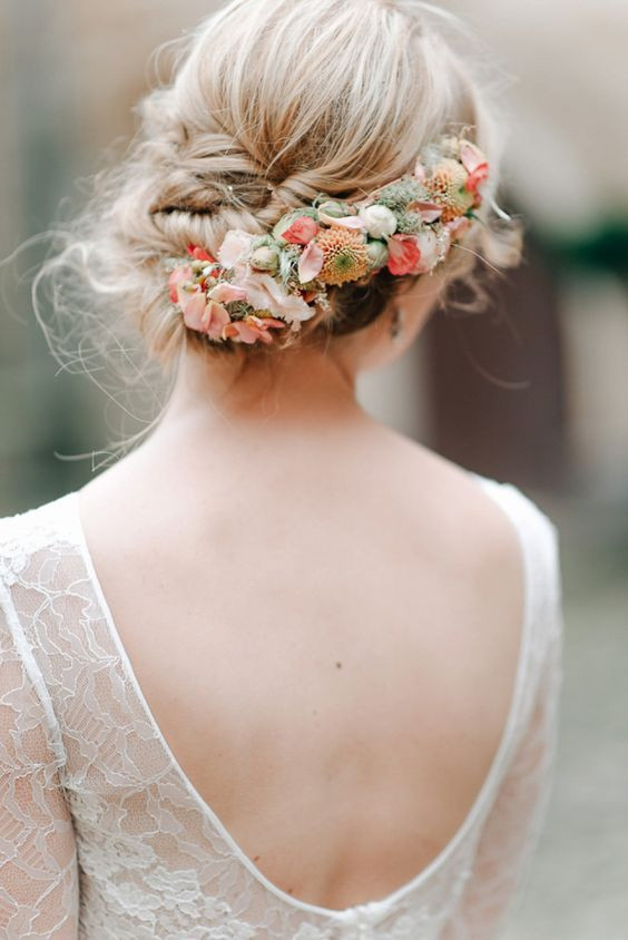 Wedding Hairstyles Flower
 38 Gorgeous Wedding Hairstyles With Fresh Flowers