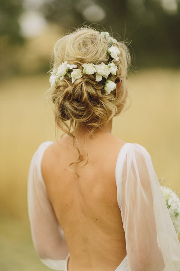Wedding Hairstyles Flower
 Wedding Hairstyles 15 Fab Ways to Wear Flowers in Your