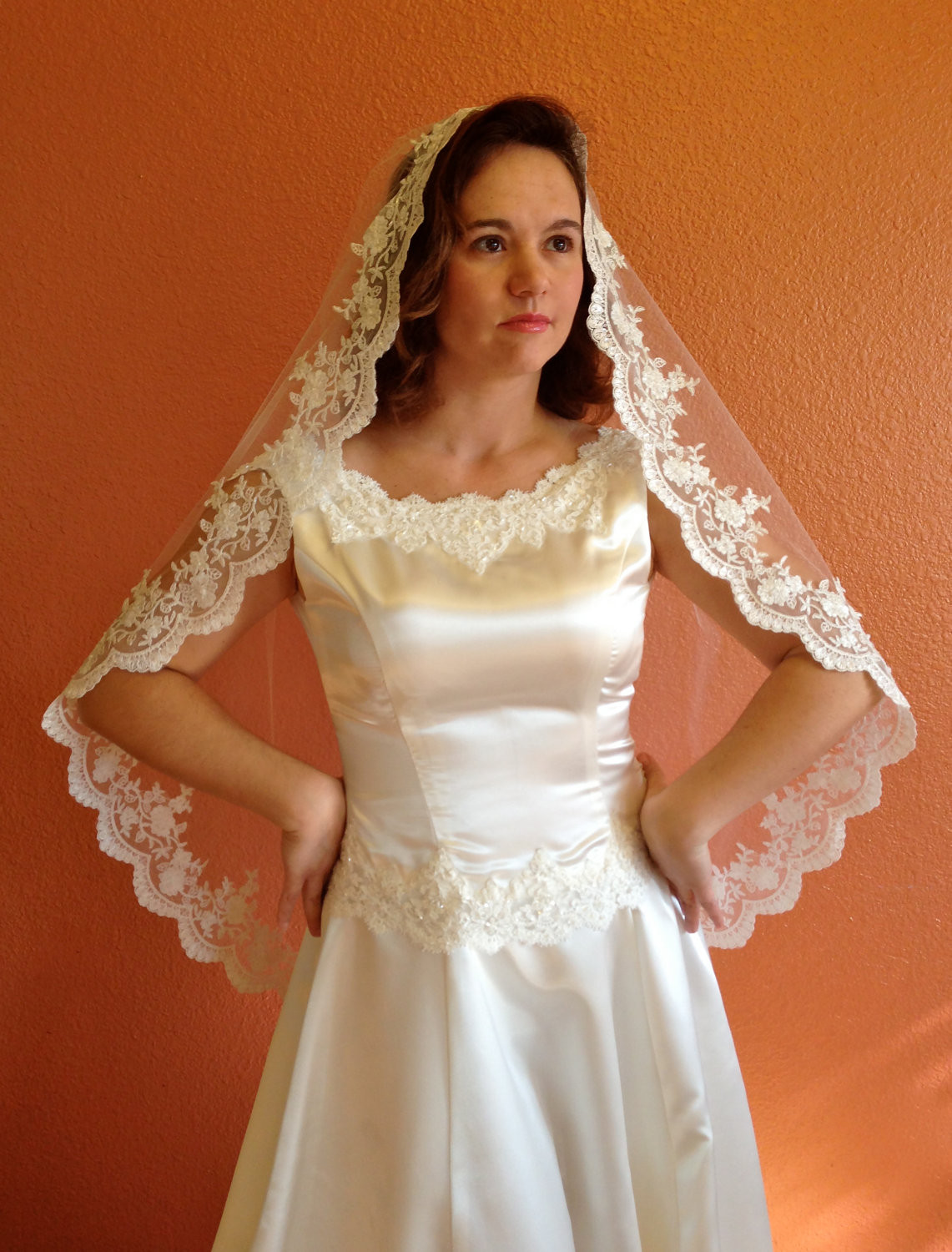 Wedding Lace Veils
 Bridal Lace Veil Wedding veil in hip length Mantilla with