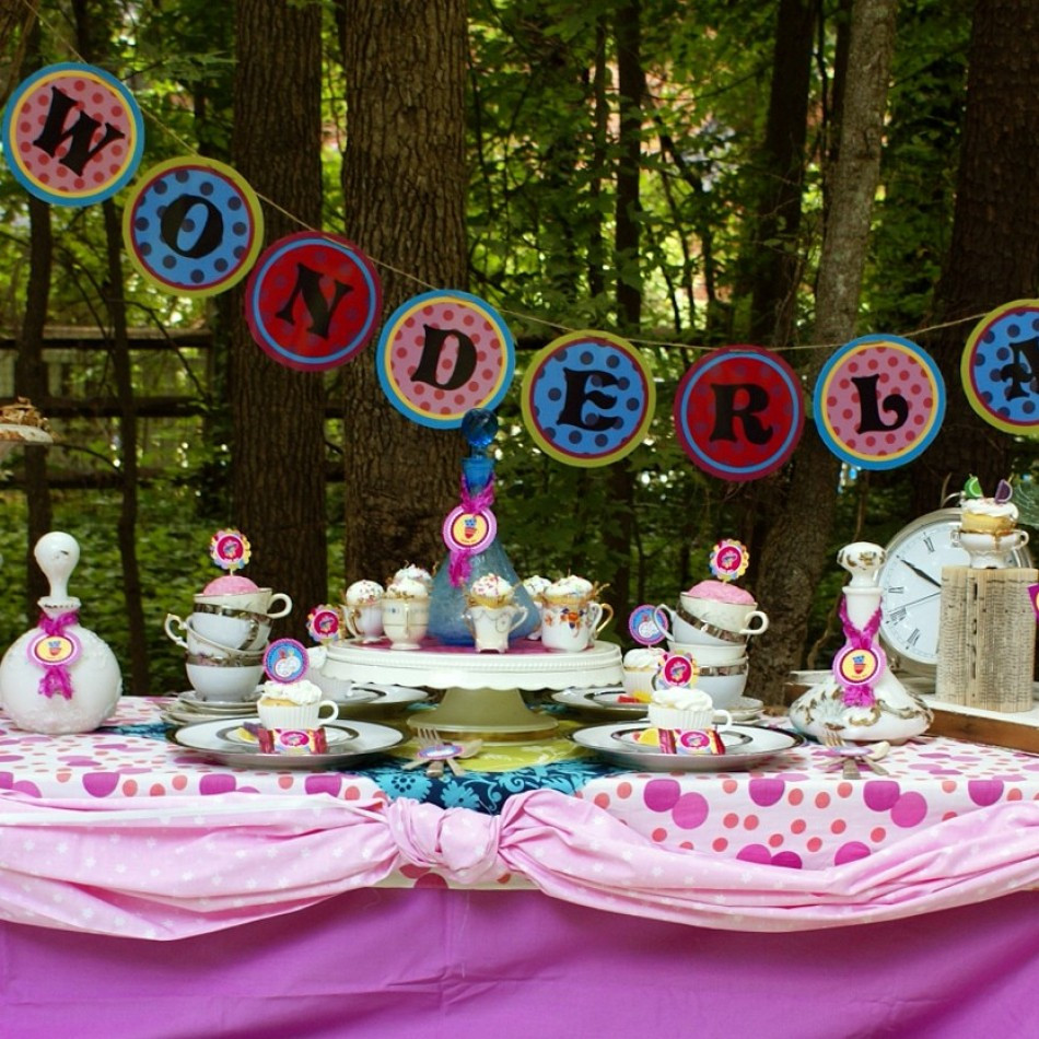 Alice And Wonderland Tea Party Ideas
 Alice in Wonderland Tea Party Decorations