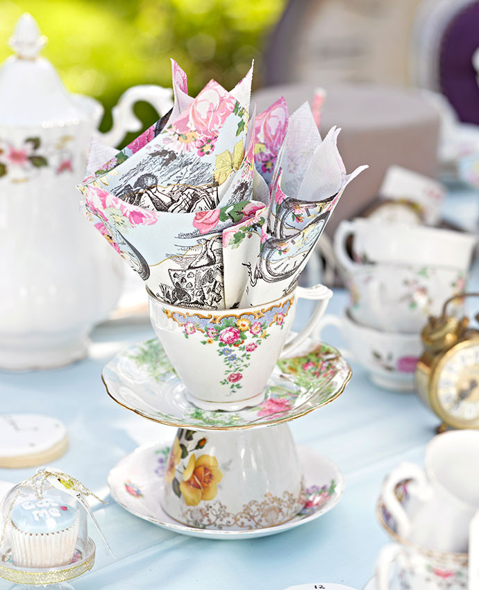 Alice And Wonderland Tea Party Ideas
 How to Throw an Alice in Wonderland Tea Party