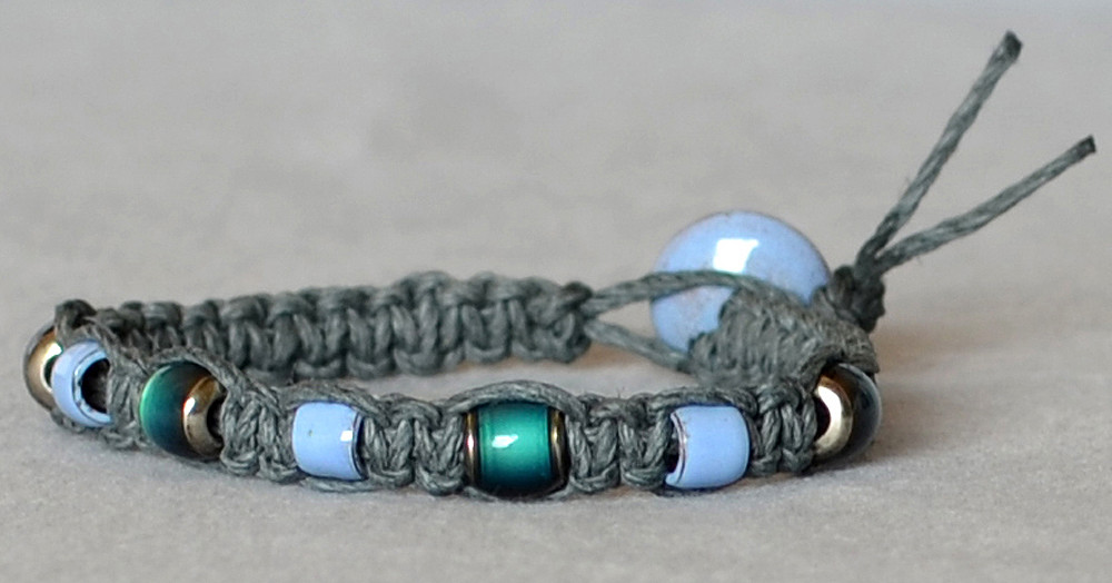 Anklet Macrame
 How to Macramé a Hemp Bracelet – Rings and Things