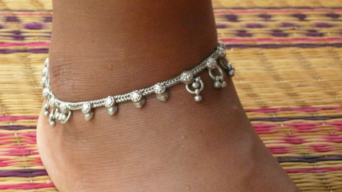 Anklet Meaning
 Should You Wear an Anklet on Your Right or Left Ankle
