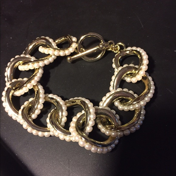 Ann Taylor Bracelet
 Ann Taylor Ann Taylor bracelet in silver and pearls from