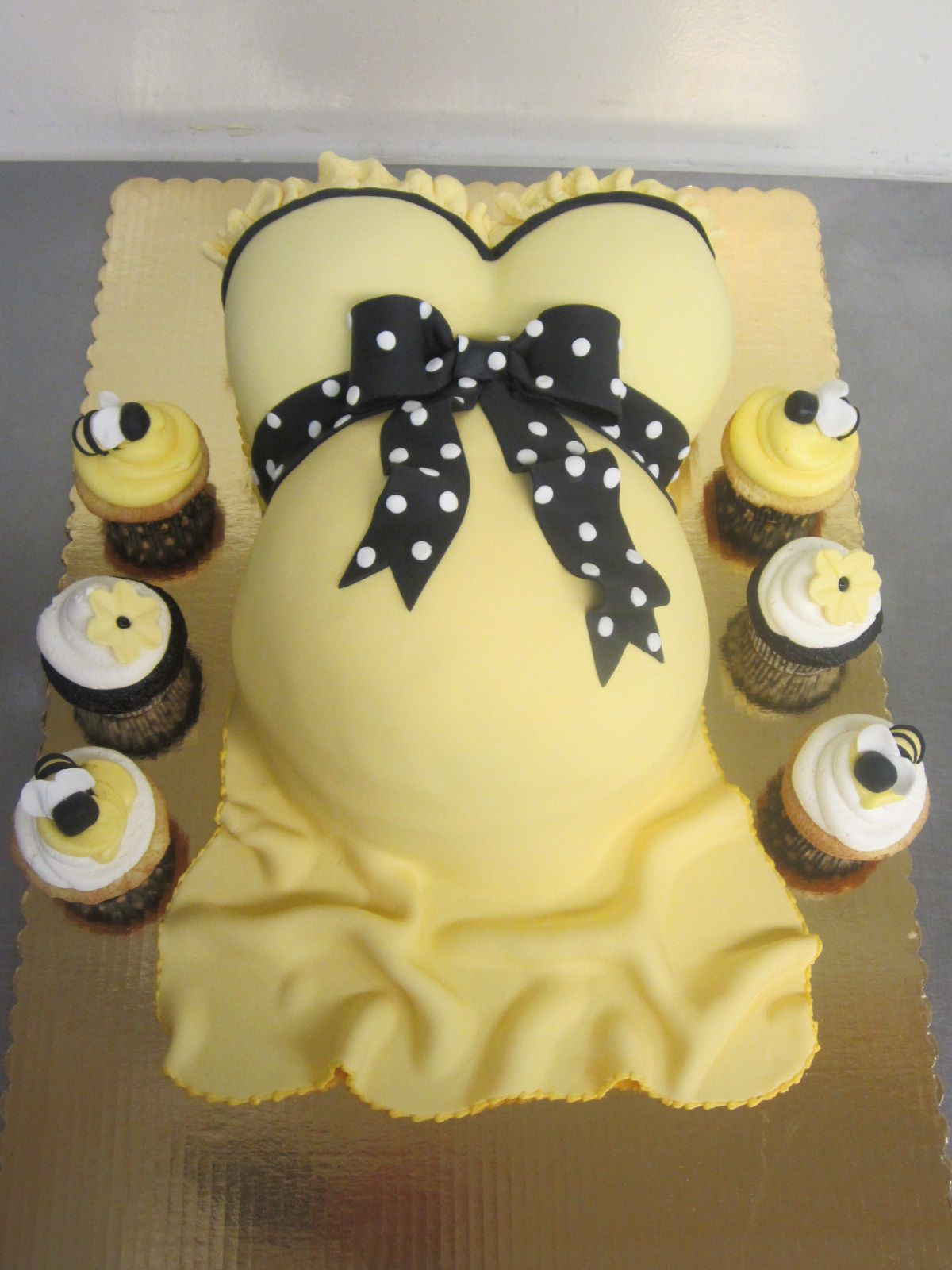 Baby Shower Cake Decoration Ideas
 Pregnant Belly Cake with Footprint