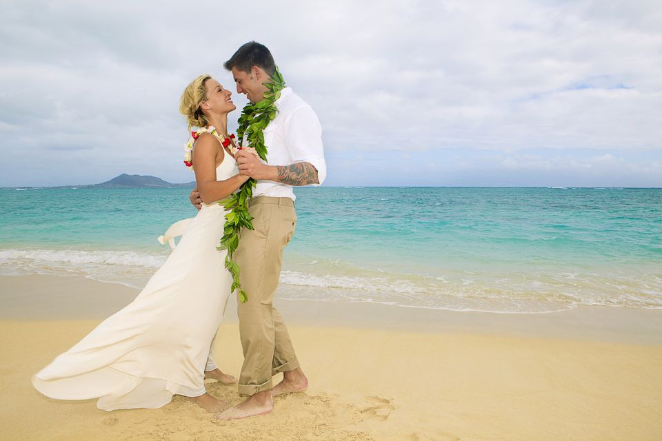 Beach Wedding Photos
 Hawaii Wedding Attire Dos and Don ts