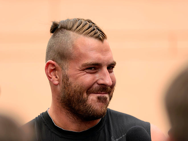 Best Mens Haircuts Philadelphia
 Eagles lineman s new haircut inspired by History Channel