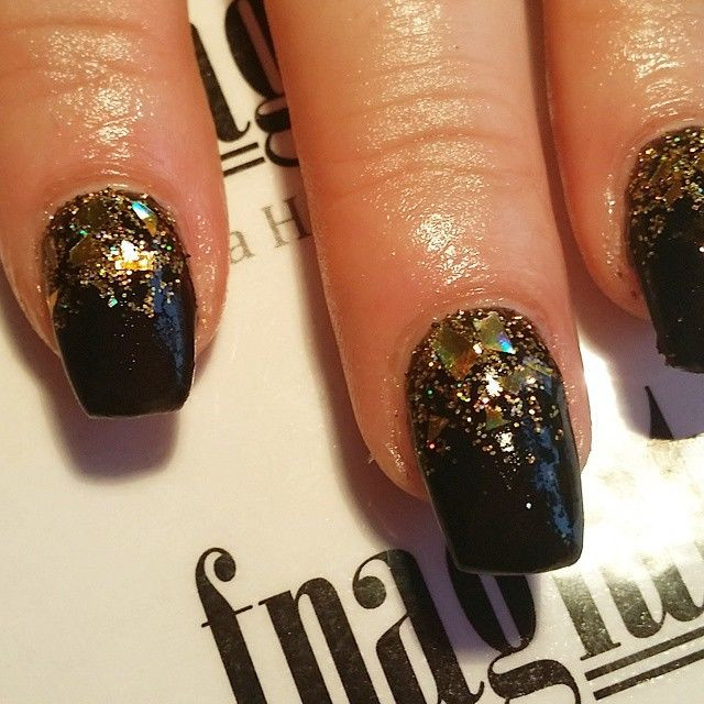 Black And Gold Glitter Nails
 Black And Gold Glitter Gel Nails s and