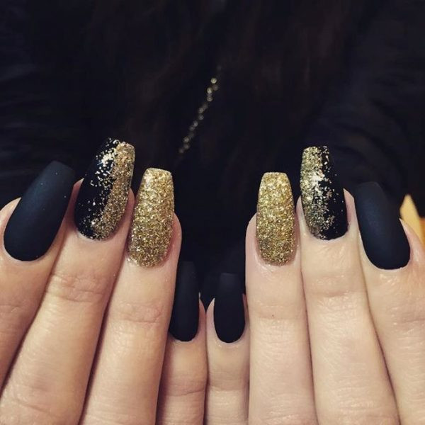 Black And Gold Glitter Nails
 Glamorous Black and Gold Nail Designs Be Modish