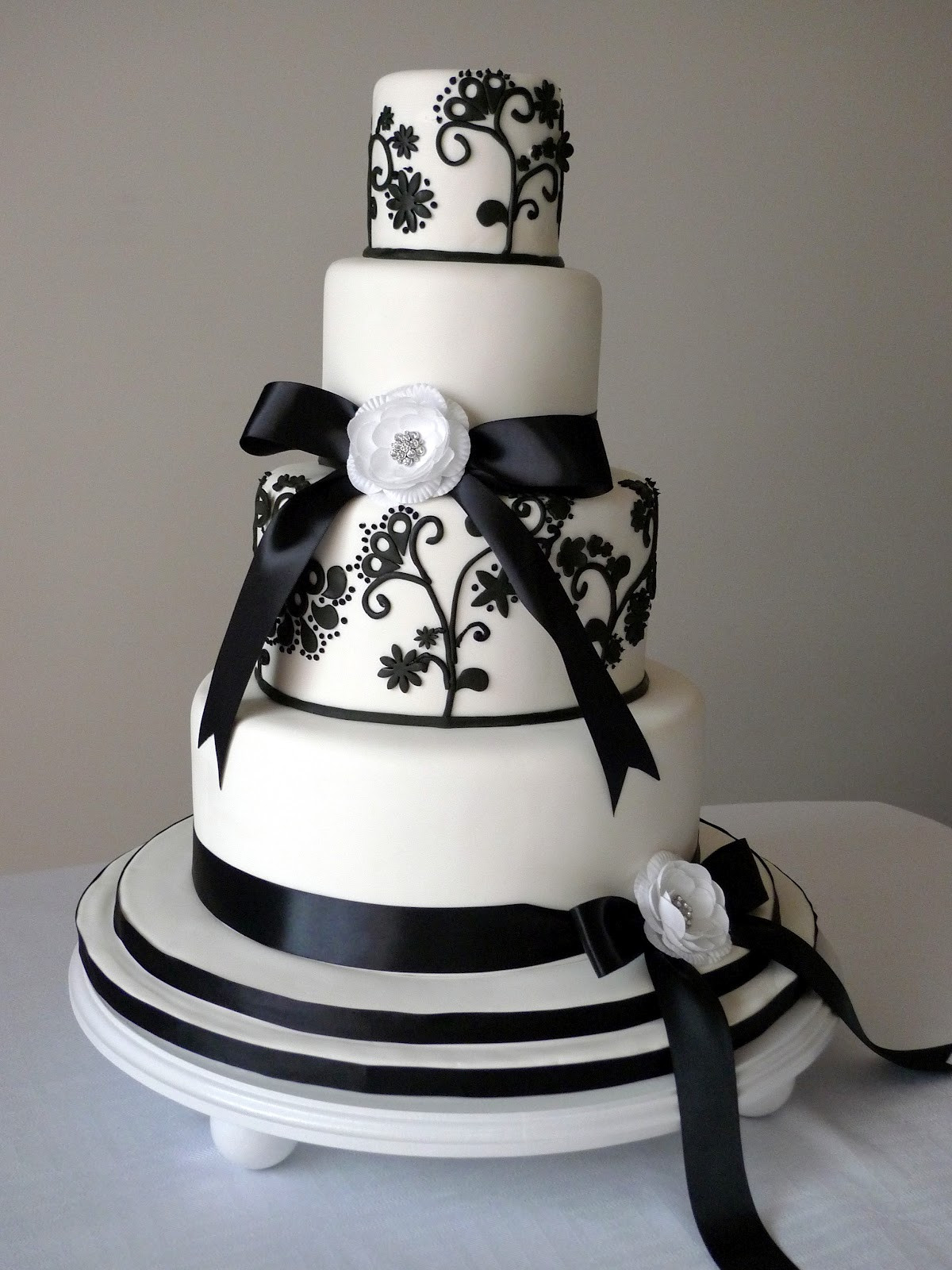 Black And White Wedding Cake
 Cakebee Elegant Black & White Wedding Cakes