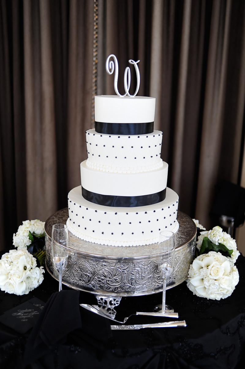 Black And White Wedding Cake
 5 Ideas For A Winter Themed Wedding