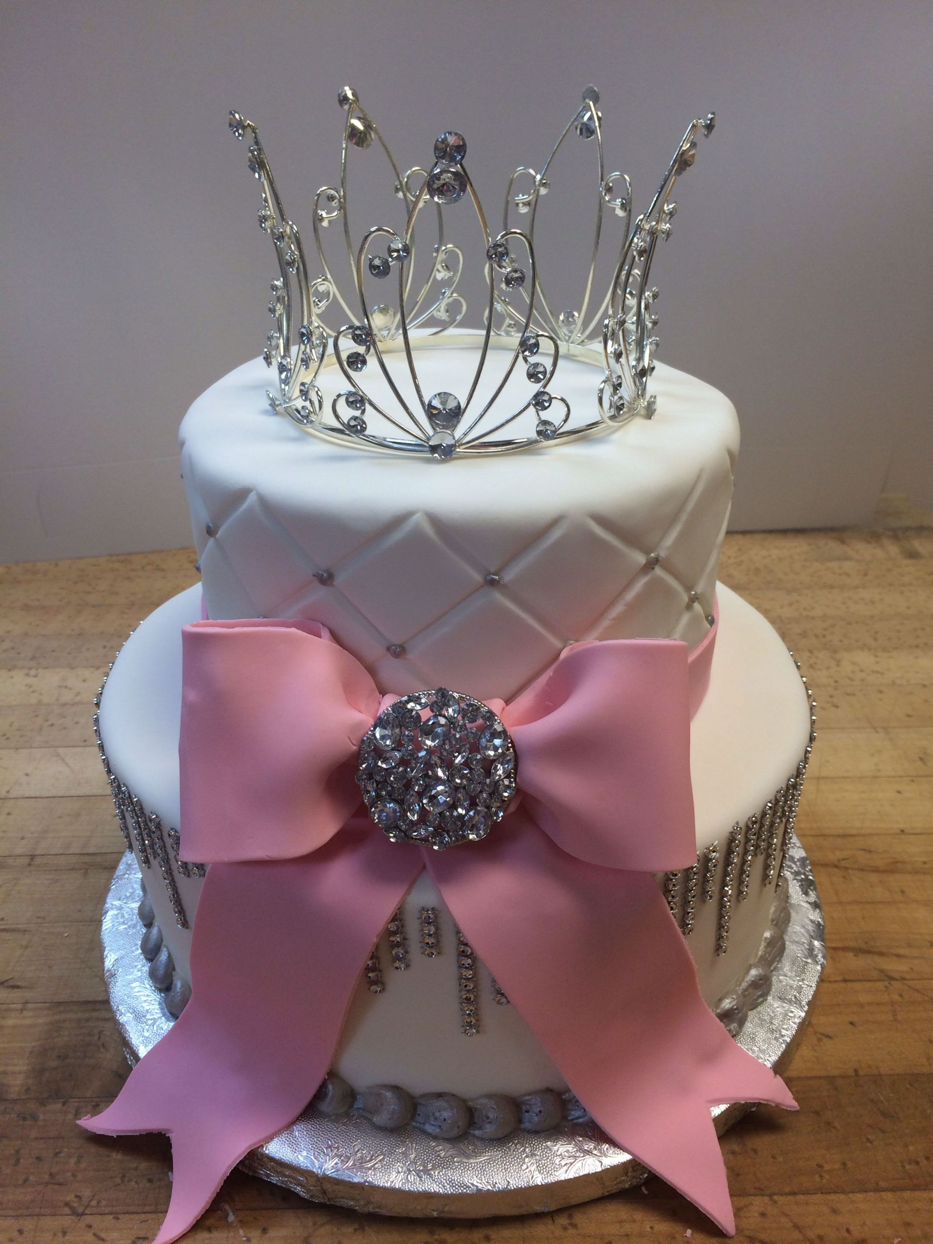 Bling Birthday Cakes
 Bling y Sweet 16 Cake Quilted fondant Made by La