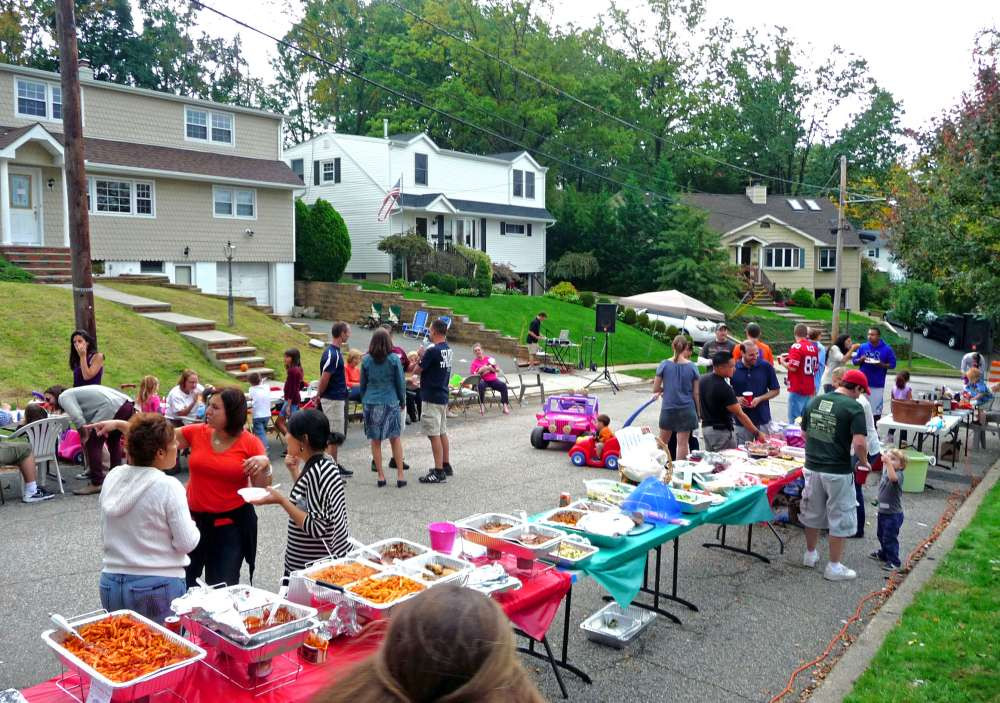 Block Party Food Ideas
 Get To Know Your Neighbors by Throwing a Neighborhood