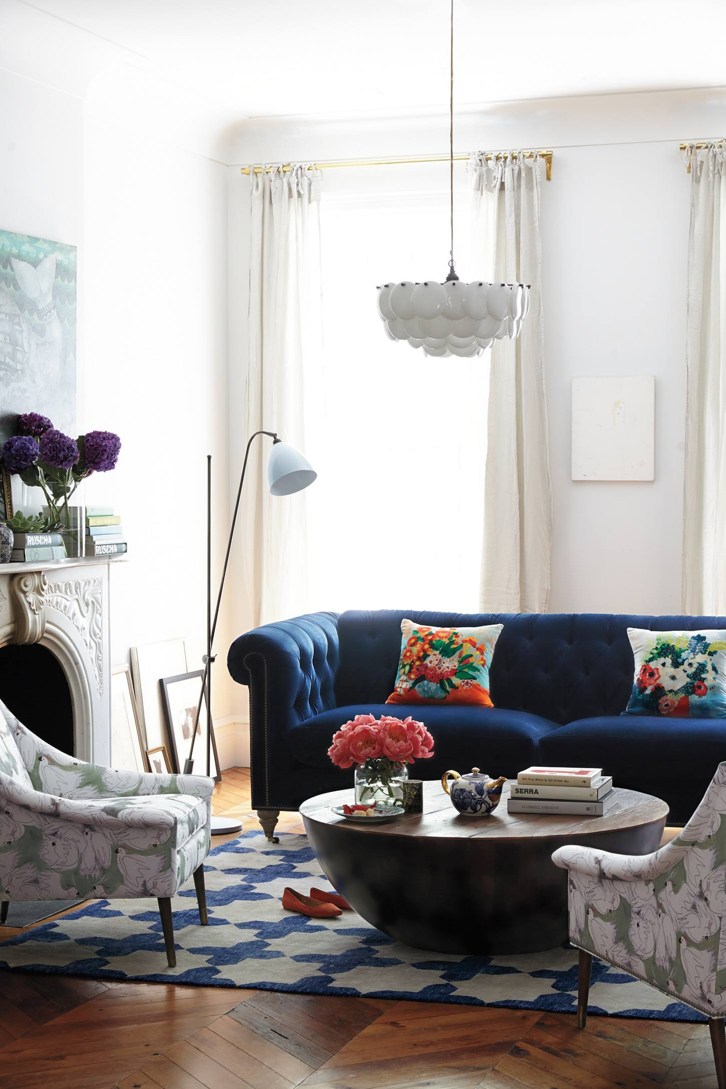 Blue Living Room Chair
 25 Stunning Living Rooms with Blue Velvet Sofas