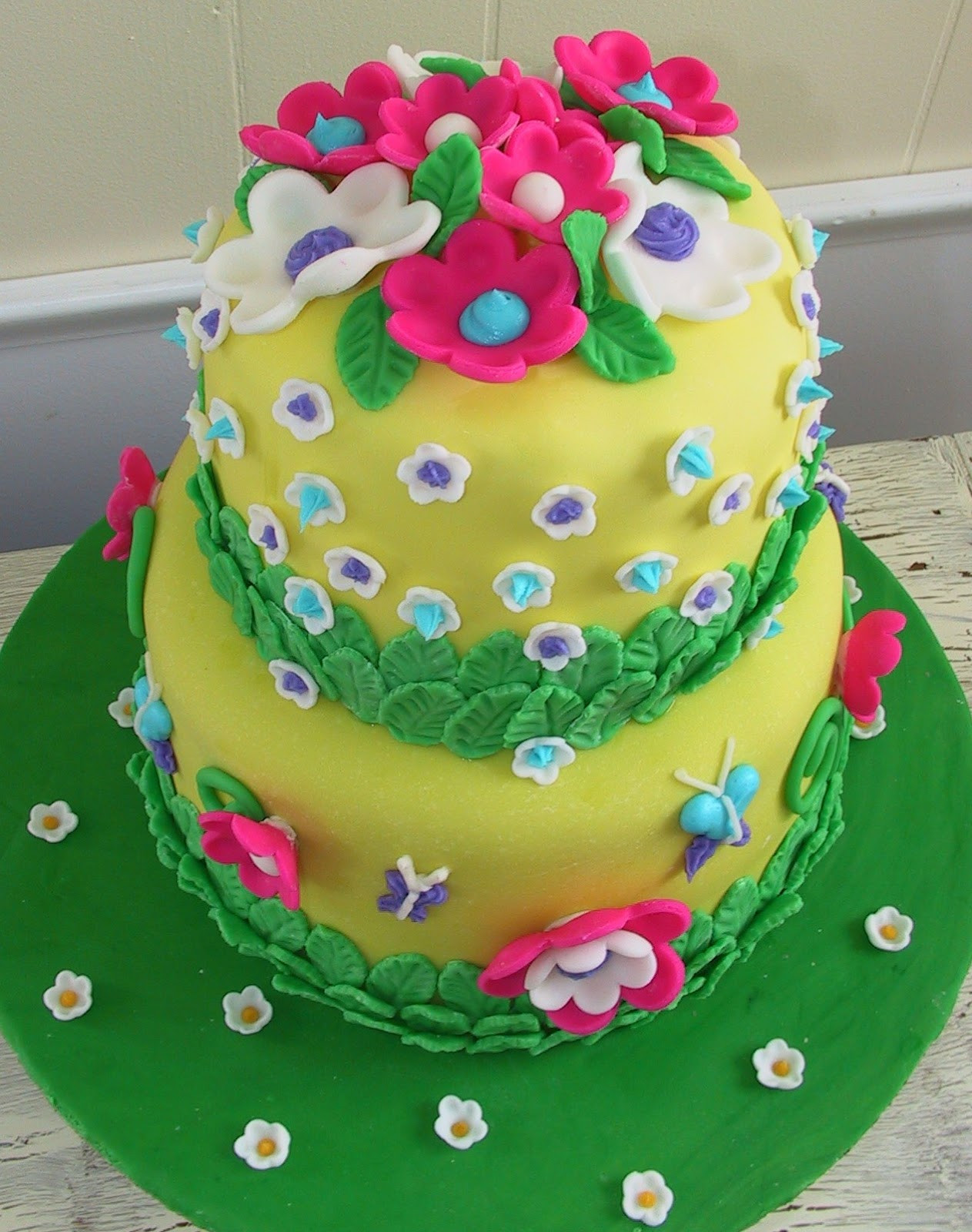 Cakes Birthday
 Delicious Cake Blogger Flower Birthday Cake Ideas