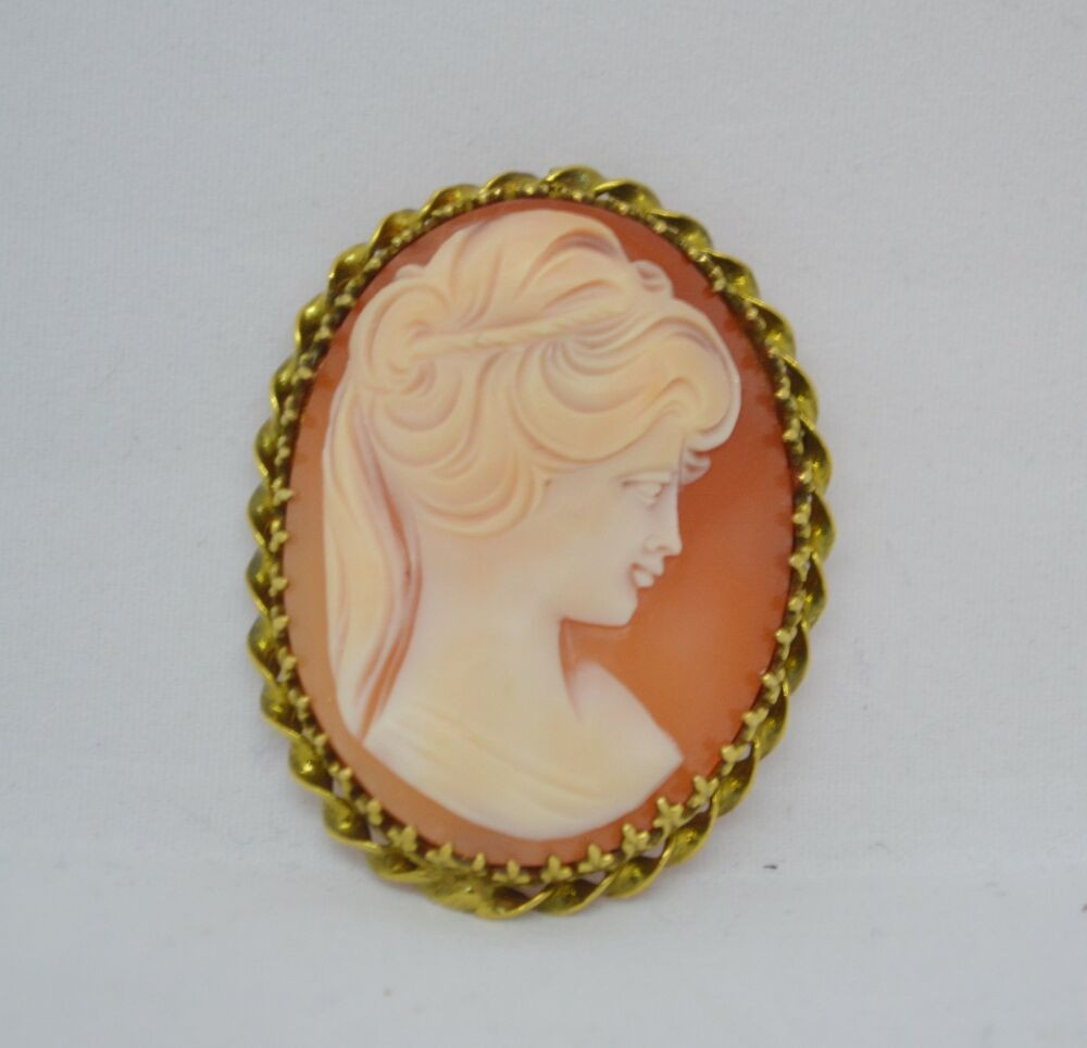 Cameo Brooches
 ANTIQUE 14K GOLD CAMEO BROOCH PIN PENDANT