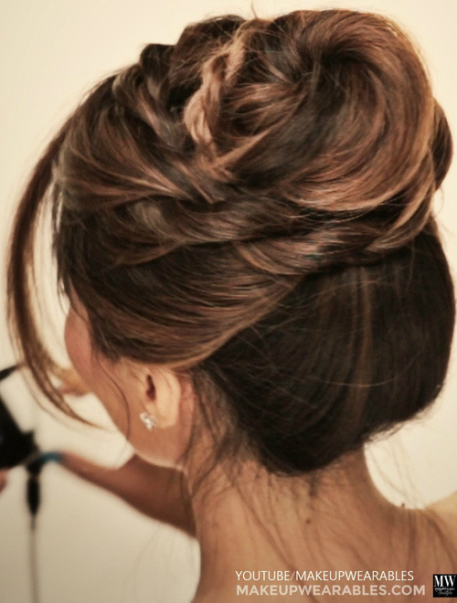 Casual Updo Hairstyle
 30 Easy and Stylish Casual Updos for Long Hair