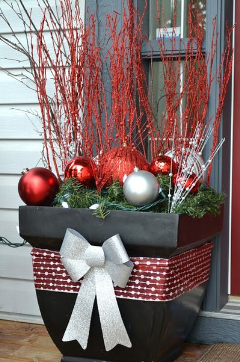 Christmas Outdoor Decorations Ideas
 31 Cool Outside Christmas Decorations DigsDigs