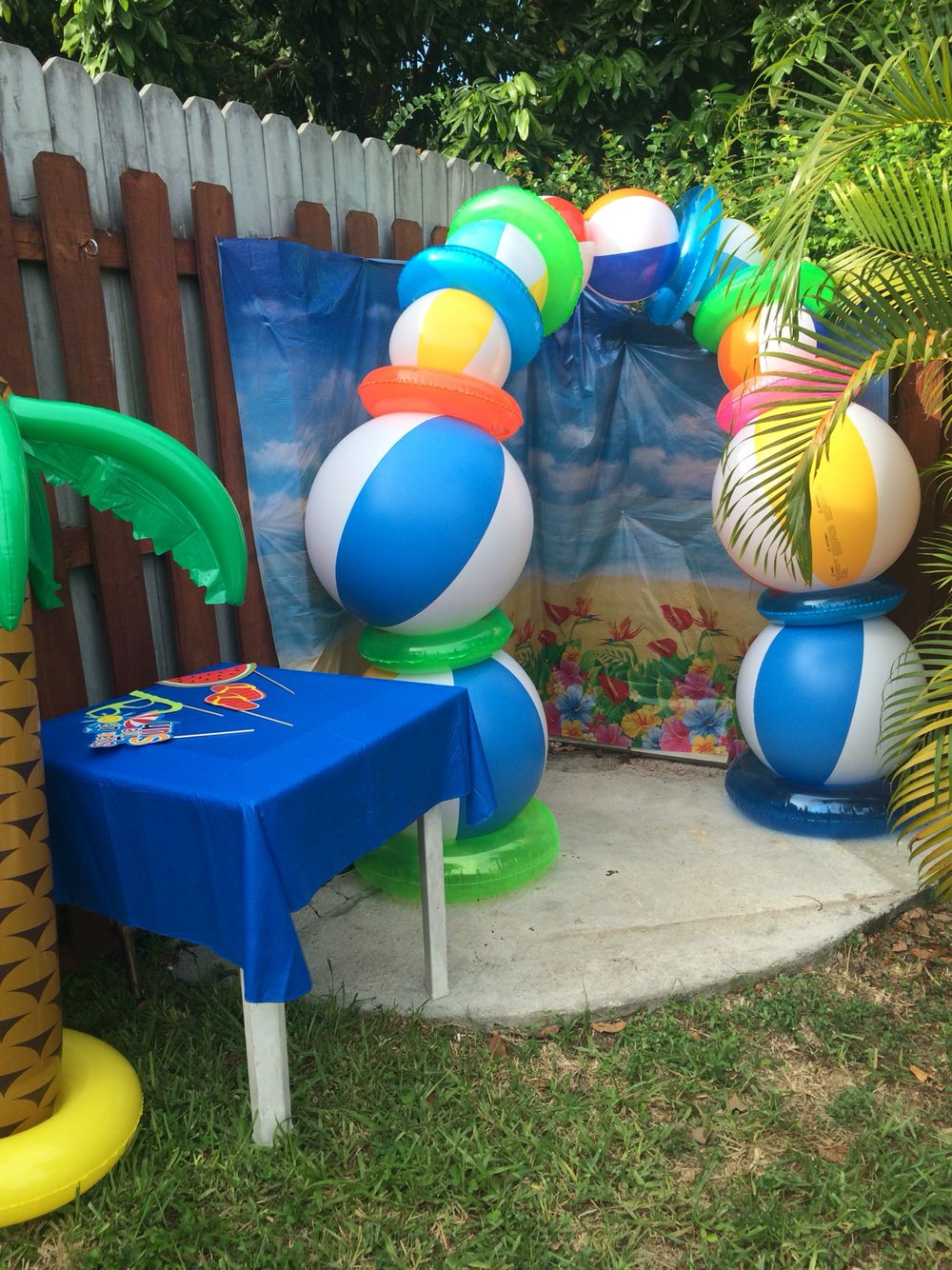 Crazy Summer Party Ideas
 Beach ball photo booth Beach Themed Party en 2019