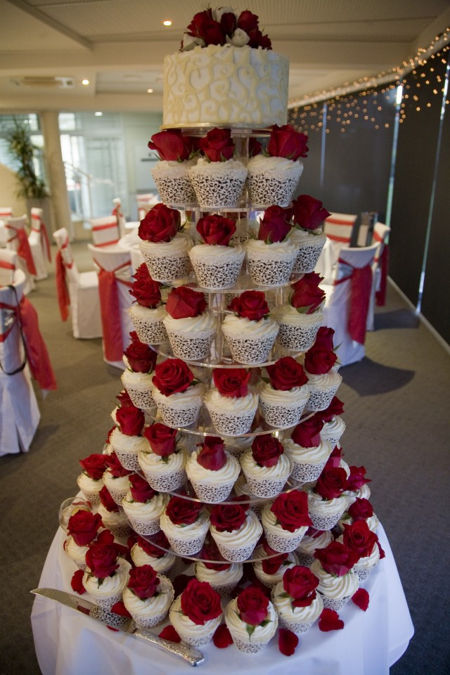 Cup Cake Wedding Cakes
 Amazing Red And White Wedding Cakes [26 Pic] Awesome