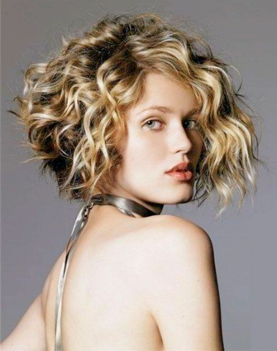 Curled Bob Hairstyles
 21 Stylish and Glamorous Curly Bob Hairstyle for Women