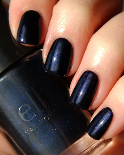 Dark Nail Colors
 The Trendy Dark Nail Art That Are Easy To Do in Winter
