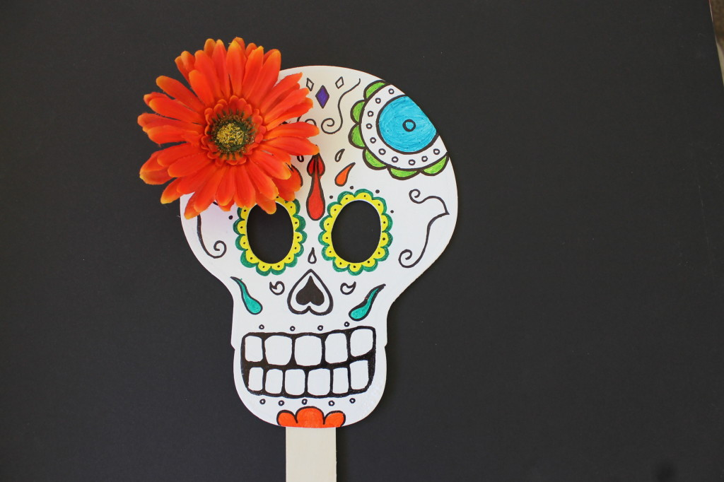 Day Of The Dead Crafts For Kids
 Easy Day of the Dead Skull Mask Craft