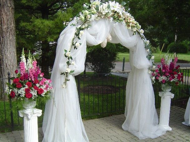 Decorating A Wedding Arch
 Before you plan the wedding arch decorations for the