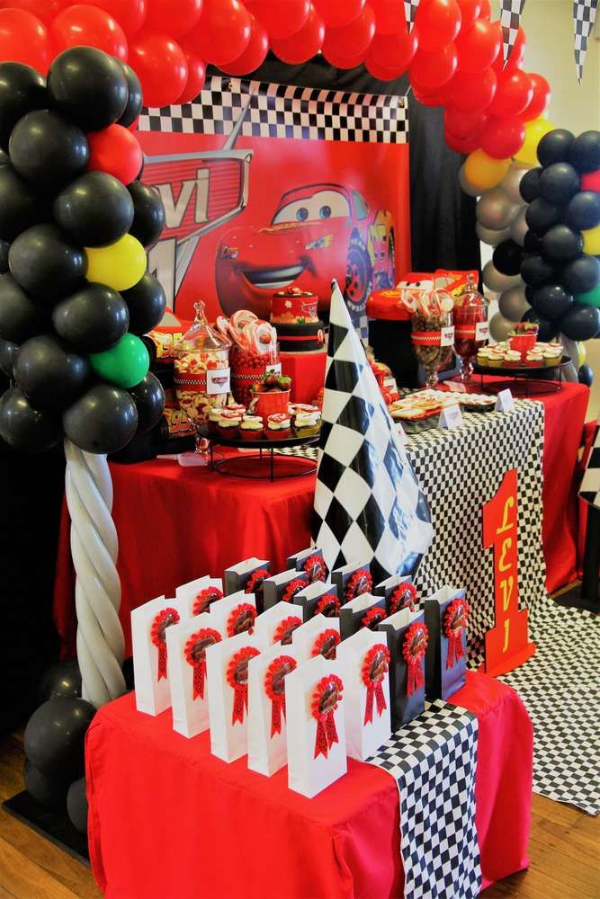 Disney Cars Birthday Party
 This Cars Disney movie Birthday Party looks like so much