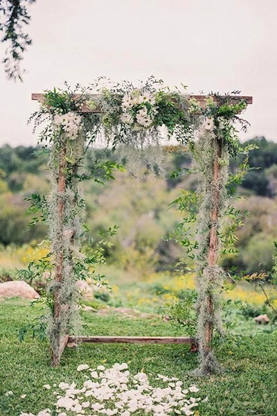 DIY Arch For Wedding
 11 Beautiful DIY Wedding Arches
