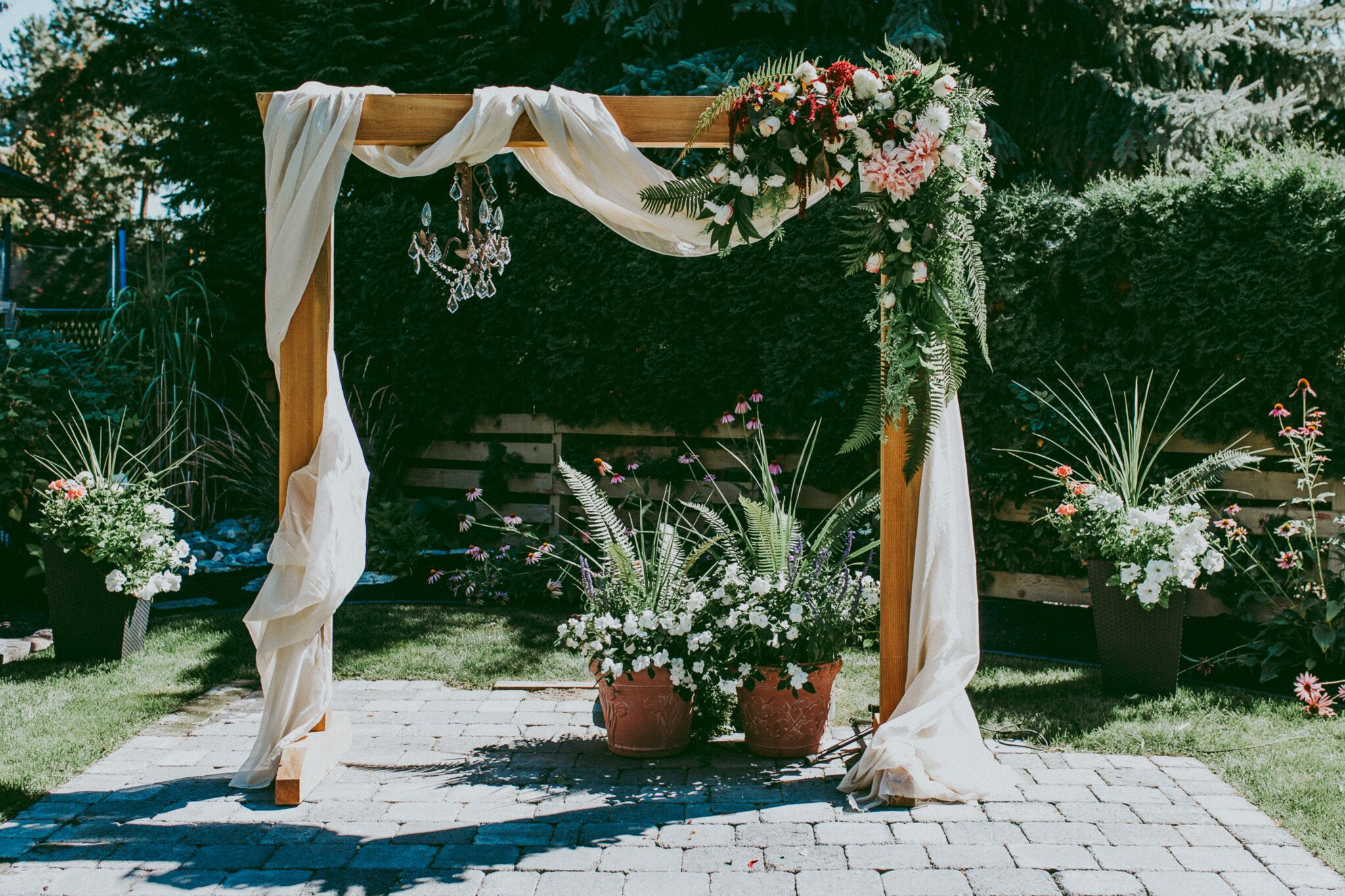 DIY Arch For Wedding
 DIY Wooden Wedding Arch With Flower Garland