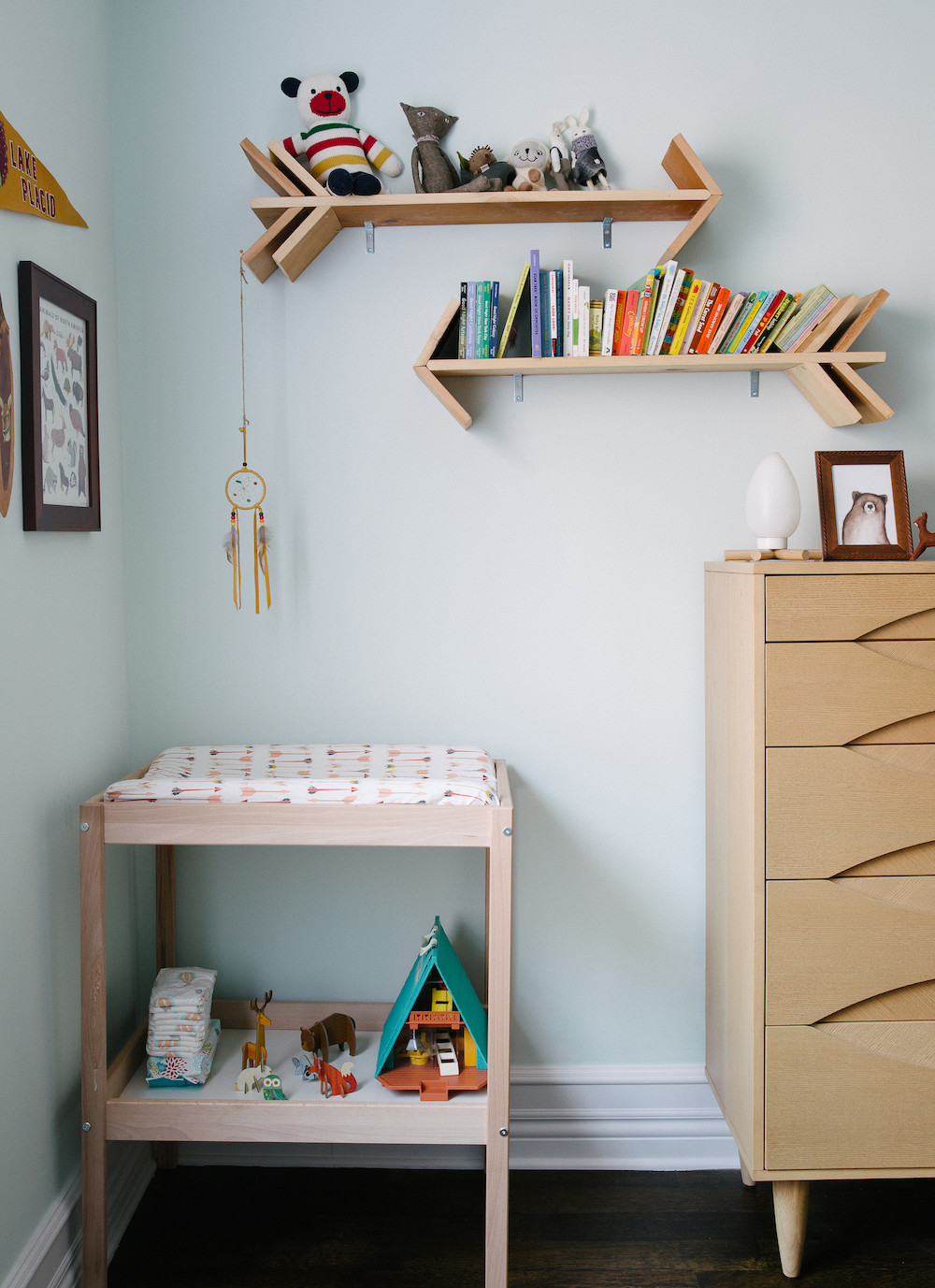 DIY Baby Bookshelf
 Nursery Bookshelf Ideas With Cute And Playful Designs
