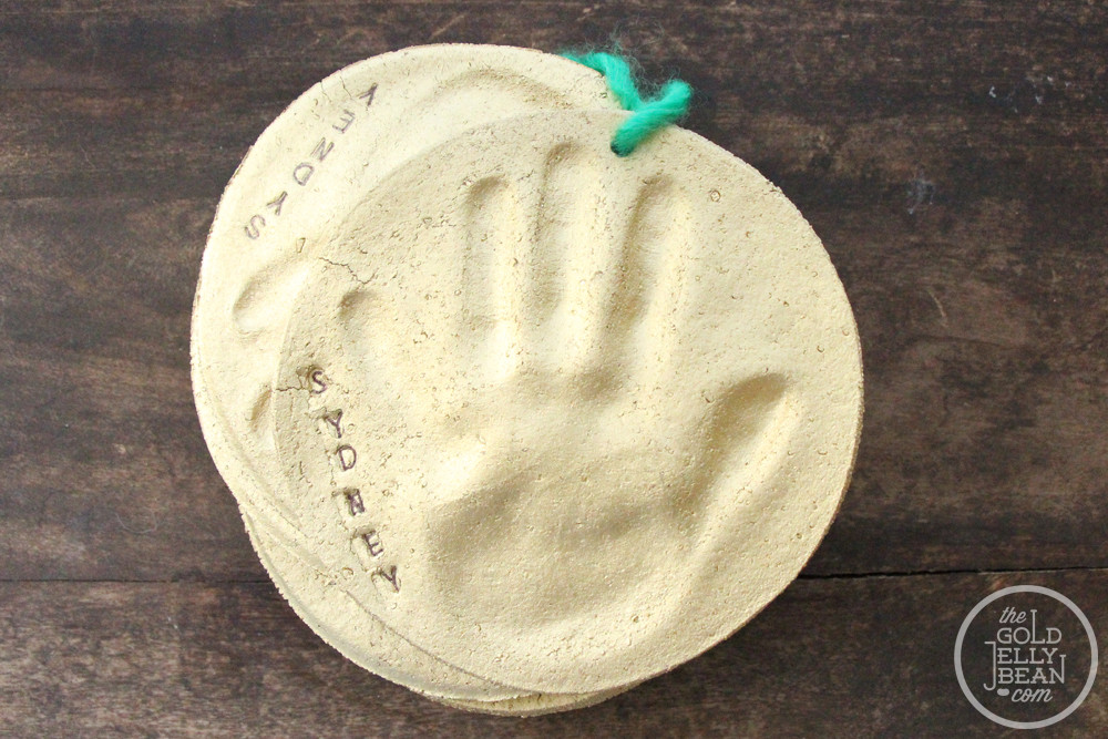 DIY Baby Handprint
 diy making handprint xmas ornaments Babysmiles