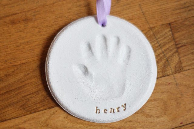 DIY Baby Handprint
 handprint ornament diy