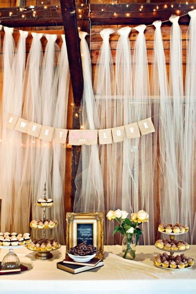 DIY Backdrop Wedding
 25 Sweet And Romantic Rustic Barn Wedding Decoration Ideas