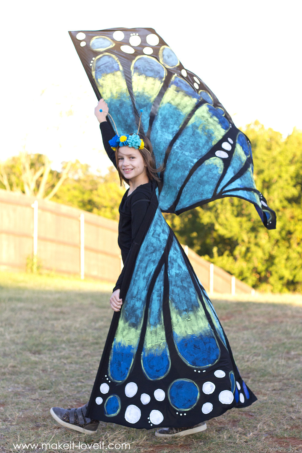 DIY Butterfly Costume
 Make a LARGE WING BUTTERFLY Costume
