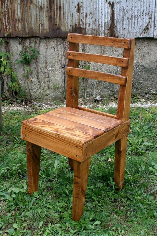 DIY Chair Plans
 DIY Chairs Out of old Pallets