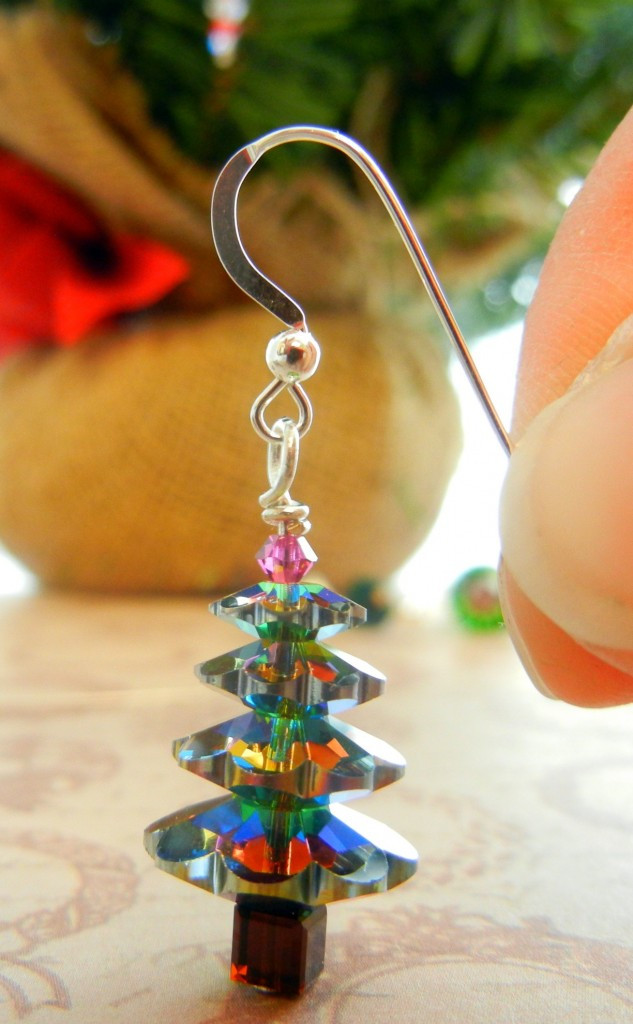 DIY Christmas Jewelry
 Make Margarita Christmas Tree Earrings to Make Merry