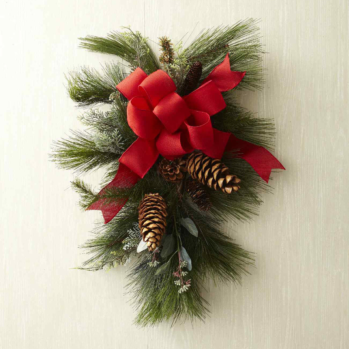 DIY Christmas Swag
 How to Make a Christmas Swag Wreath for Your Front Door